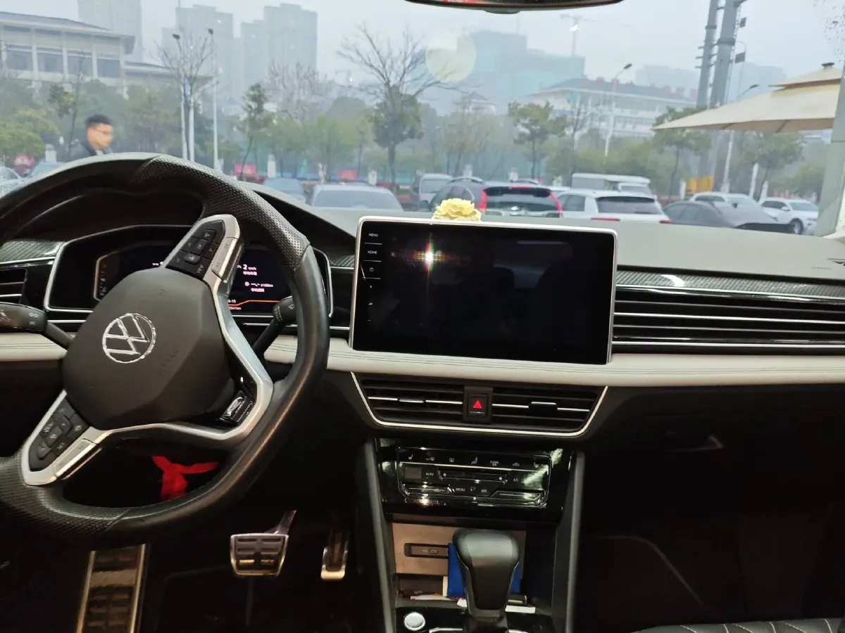 2024 Volkswagen Tiguan L 2.0T 186HP L4 7DCT,autocango,china used car exporter,china ev exporter,chinese used car exporter,chinese used ev exporter