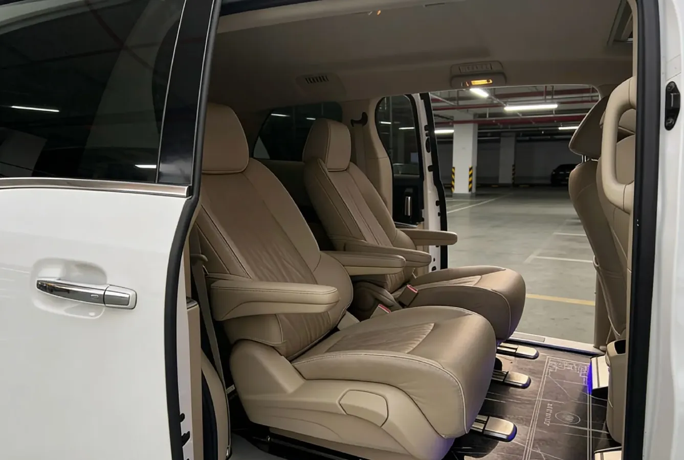 2023 Buick GL8 2.0T 237HP L4 9AT,autocango,china used car exporter,china ev exporter,chinese used car exporter,chinese used ev exporter