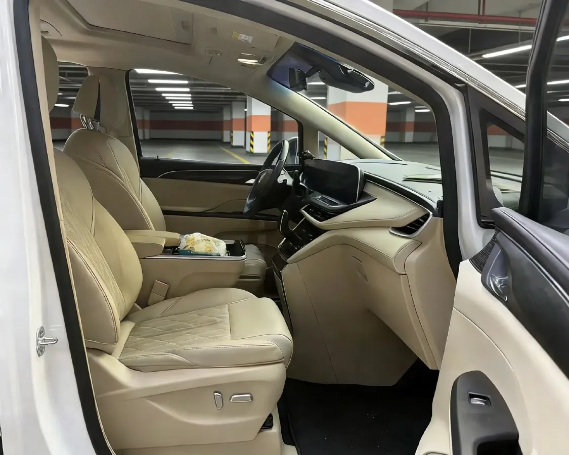 2023 Buick GL8 2.0T 237HP L4 9AT,autocango,china used car exporter,china ev exporter,chinese used car exporter,chinese used ev exporter