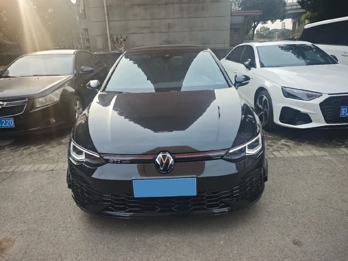 2021 Volkswagen GolfGTI 2.0T 220HP L4 7DCT,autocango,china used car exporter,china ev exporter,chinese used car exporter,chinese used ev exporter