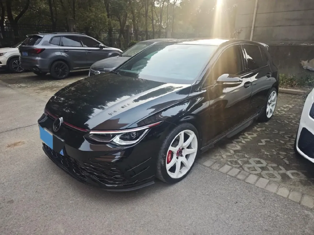 2021 Volkswagen GolfGTI 2.0T 220HP L4 7DCT,autocango,china used car exporter,china ev exporter,chinese used car exporter,chinese used ev exporter
