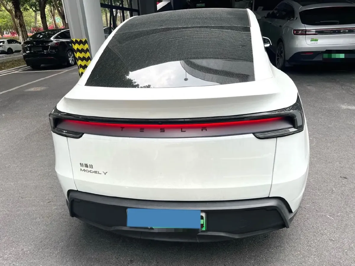 2025 Tesla Model Y BEV 62.5KWH,autocango,china used car exporter,china ev exporter,chinese used car exporter,chinese used ev exporter
