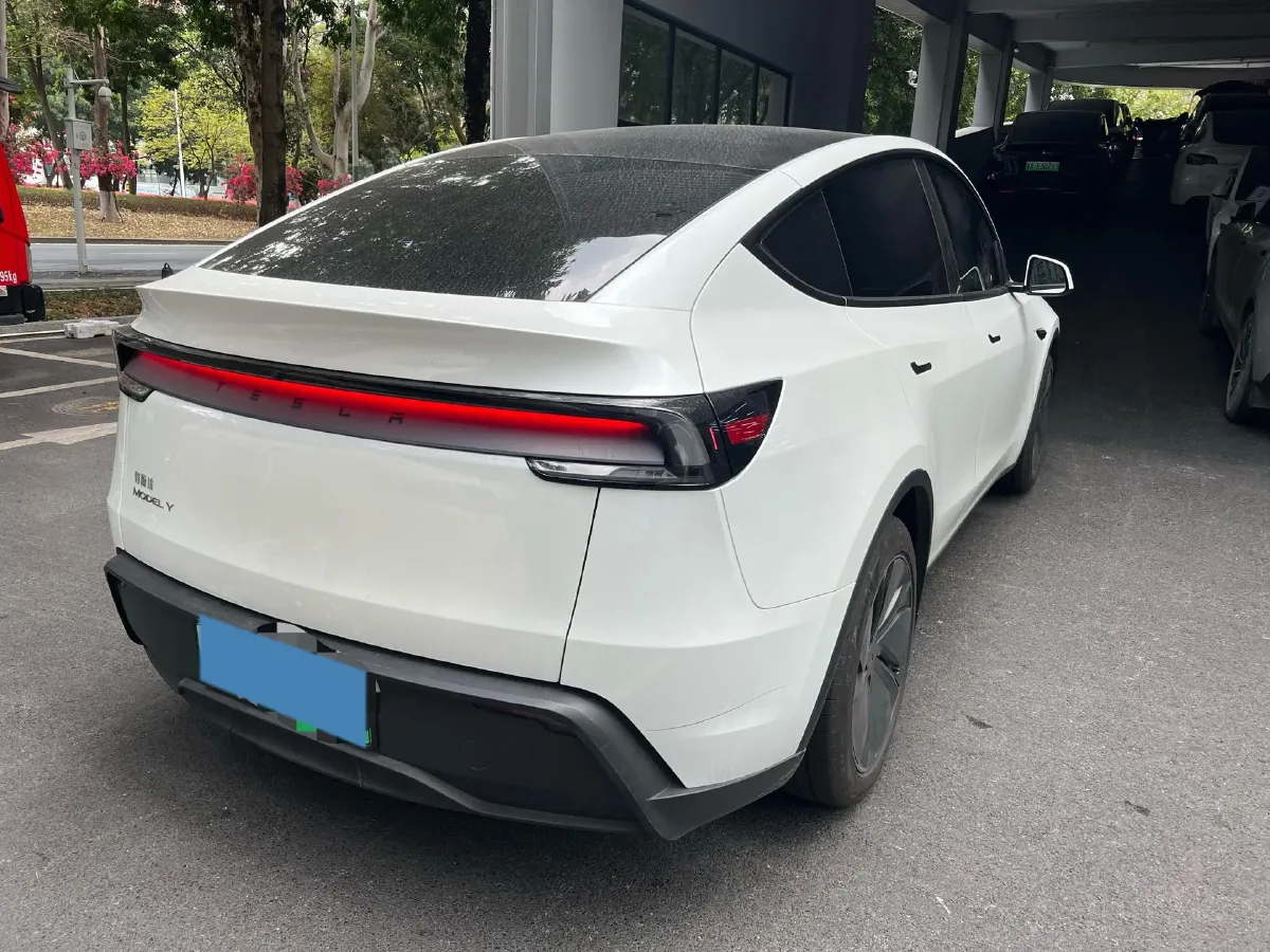 2025 Tesla Model Y BEV 62.5KWH,autocango,china used car exporter,china ev exporter,chinese used car exporter,chinese used ev exporter