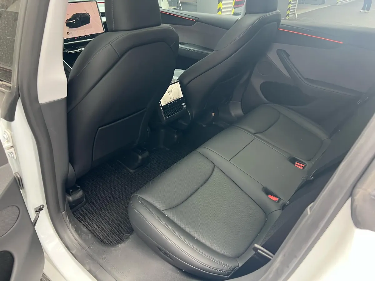 2025 Tesla Model Y BEV 62.5KWH,autocango,china used car exporter,china ev exporter,chinese used car exporter,chinese used ev exporter