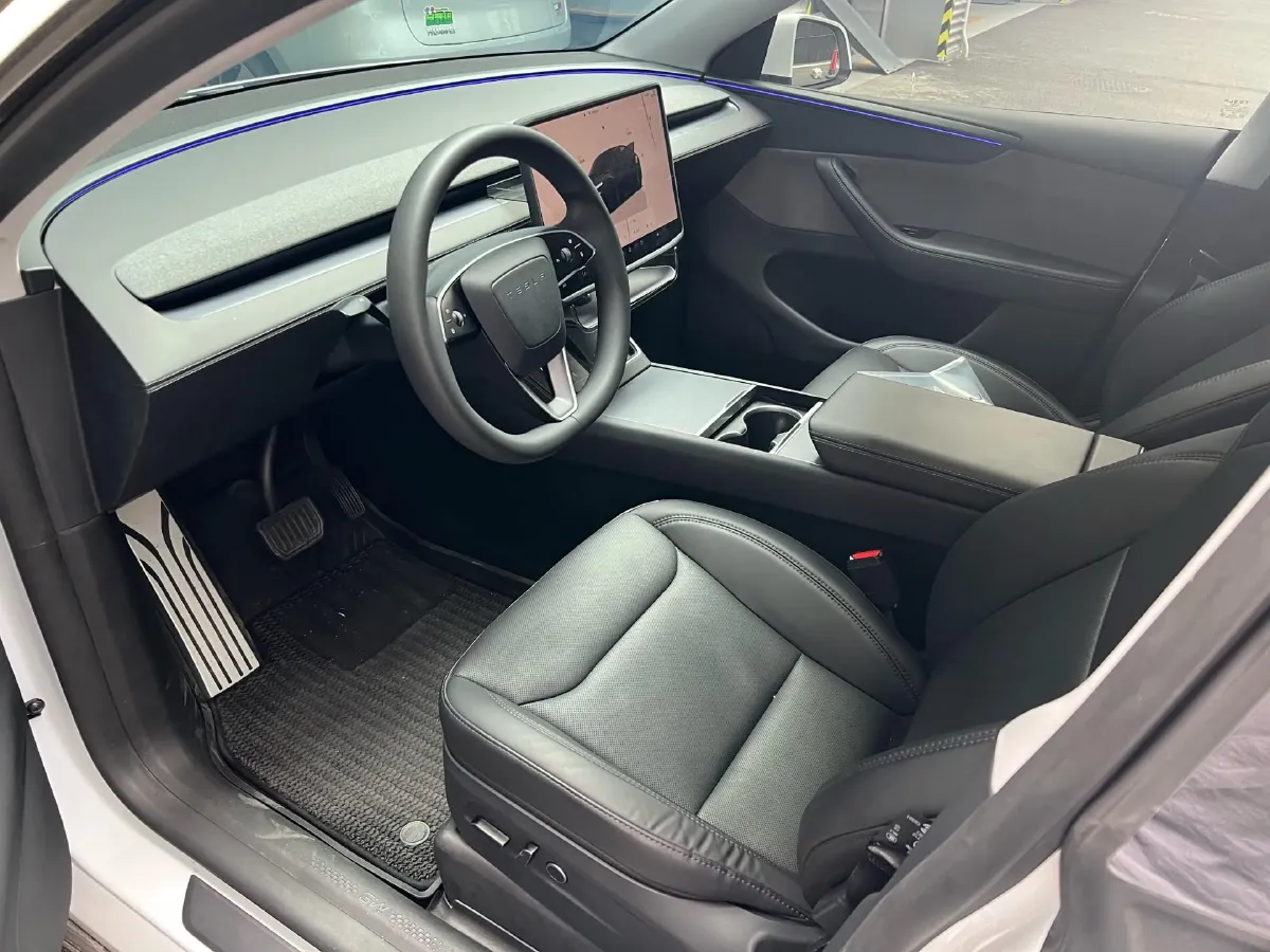 2025 Tesla Model Y BEV 62.5KWH,autocango,china used car exporter,china ev exporter,chinese used car exporter,chinese used ev exporter