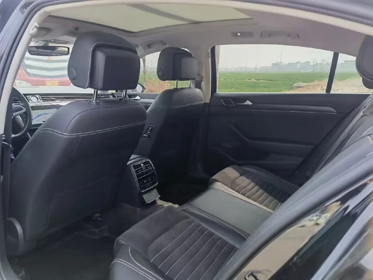 2021 Volkswagen Magotan 2.0T 186HP L4 7DCT,autocango,china used car exporter,china ev exporter,chinese used car exporter,chinese used ev exporter