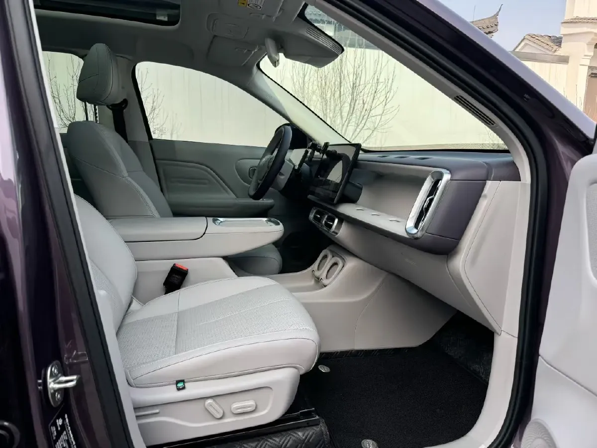 2025 Leapmotor B10 BEV 67.1KWH,autocango,china used car exporter,china ev exporter,chinese used car exporter,chinese used ev exporter