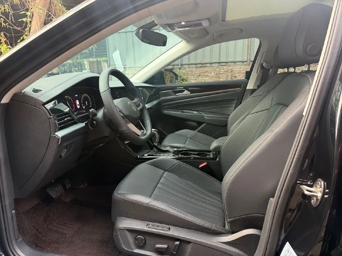 2025 Volkswagen Passat 2.0T 186HP L4 7DCT,autocango,china used car exporter,china ev exporter,chinese used car exporter,chinese used ev exporter