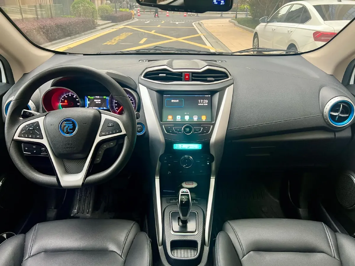 2018 BYD Yuan BEV 43.2KWH,autocango,china used car exporter,china ev exporter,chinese used car exporter,chinese used ev exporter