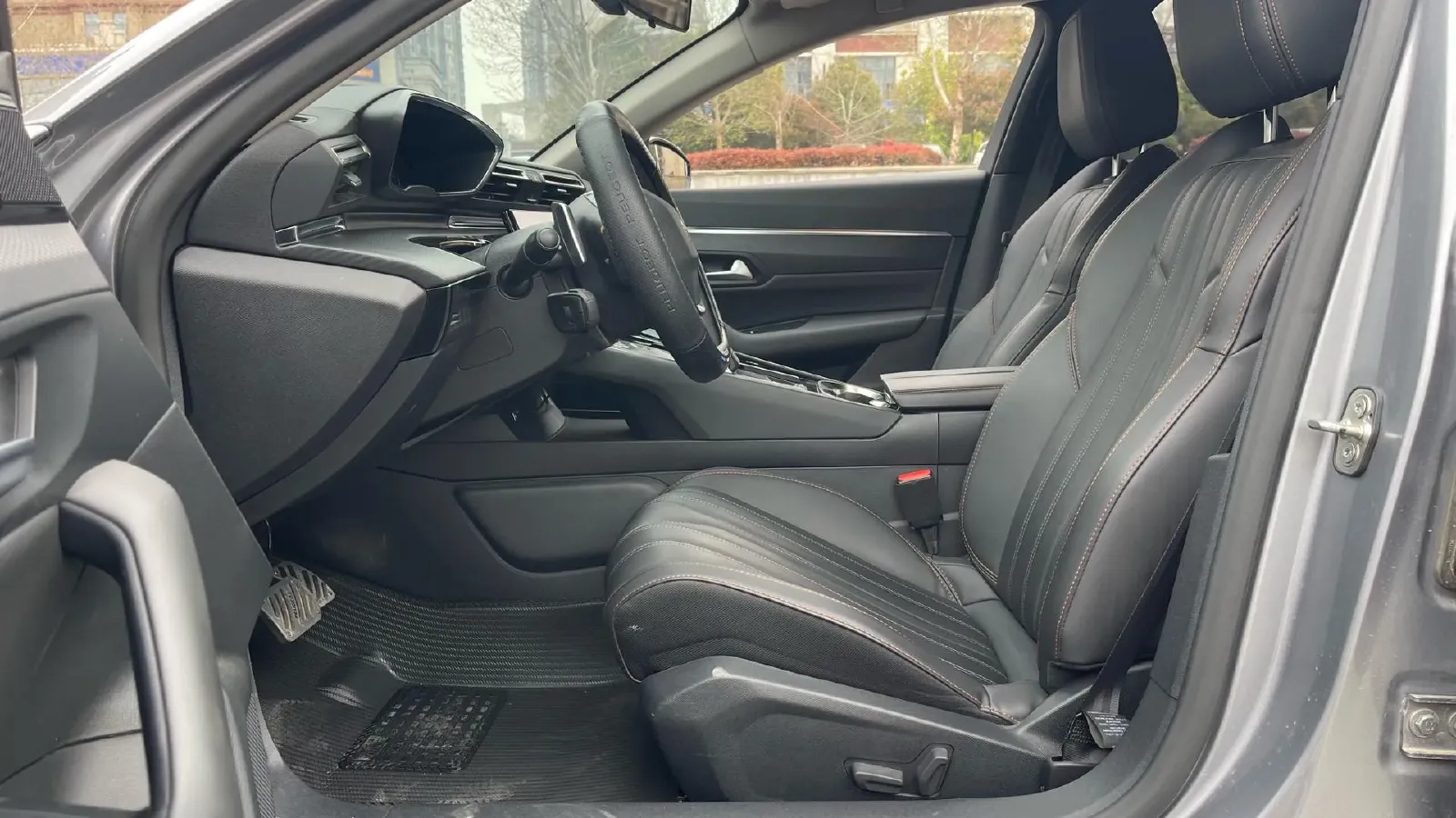 2022 Peugeot 508 1.8T 211HP L4 8AT,autocango,china used car exporter,china ev exporter,chinese used car exporter,chinese used ev exporter