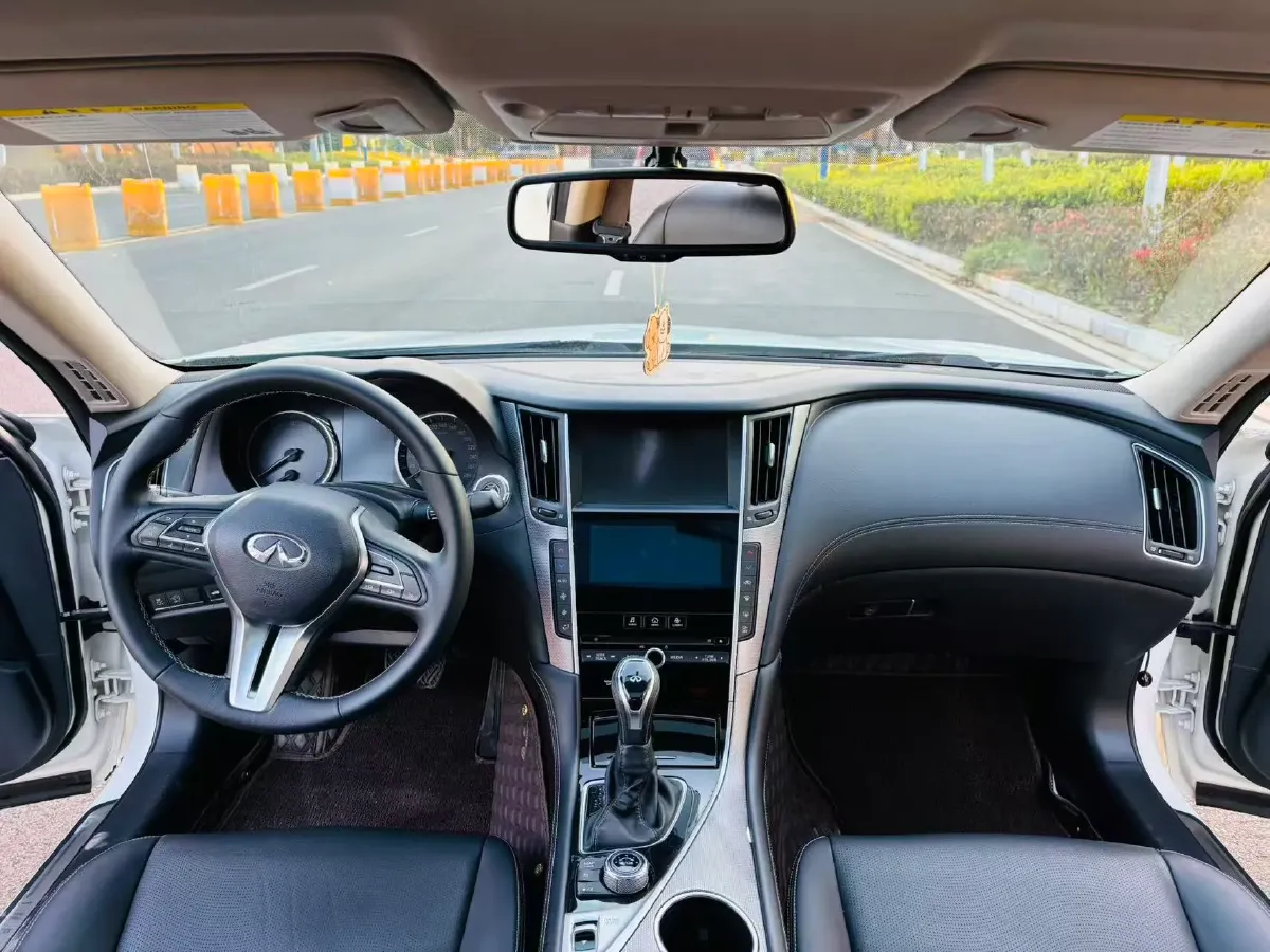 2018 Jeep Grand Commander 2.0T 265HP L4 9AT,autocango,china used car exporter,china ev exporter,chinese used car exporter,chinese used ev exporter