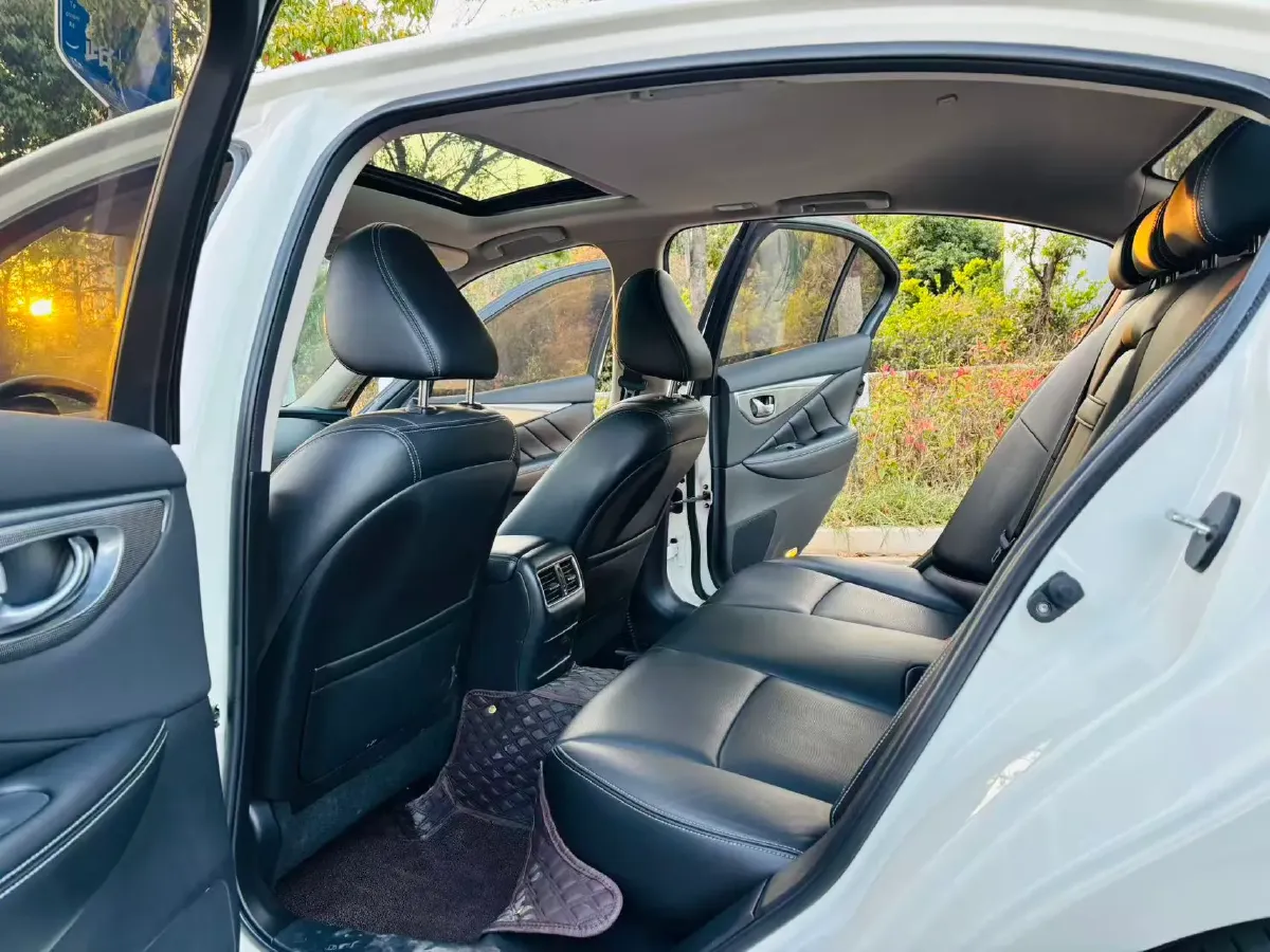 2018 Jeep Grand Commander 2.0T 265HP L4 9AT,autocango,china used car exporter,china ev exporter,chinese used car exporter,chinese used ev exporter