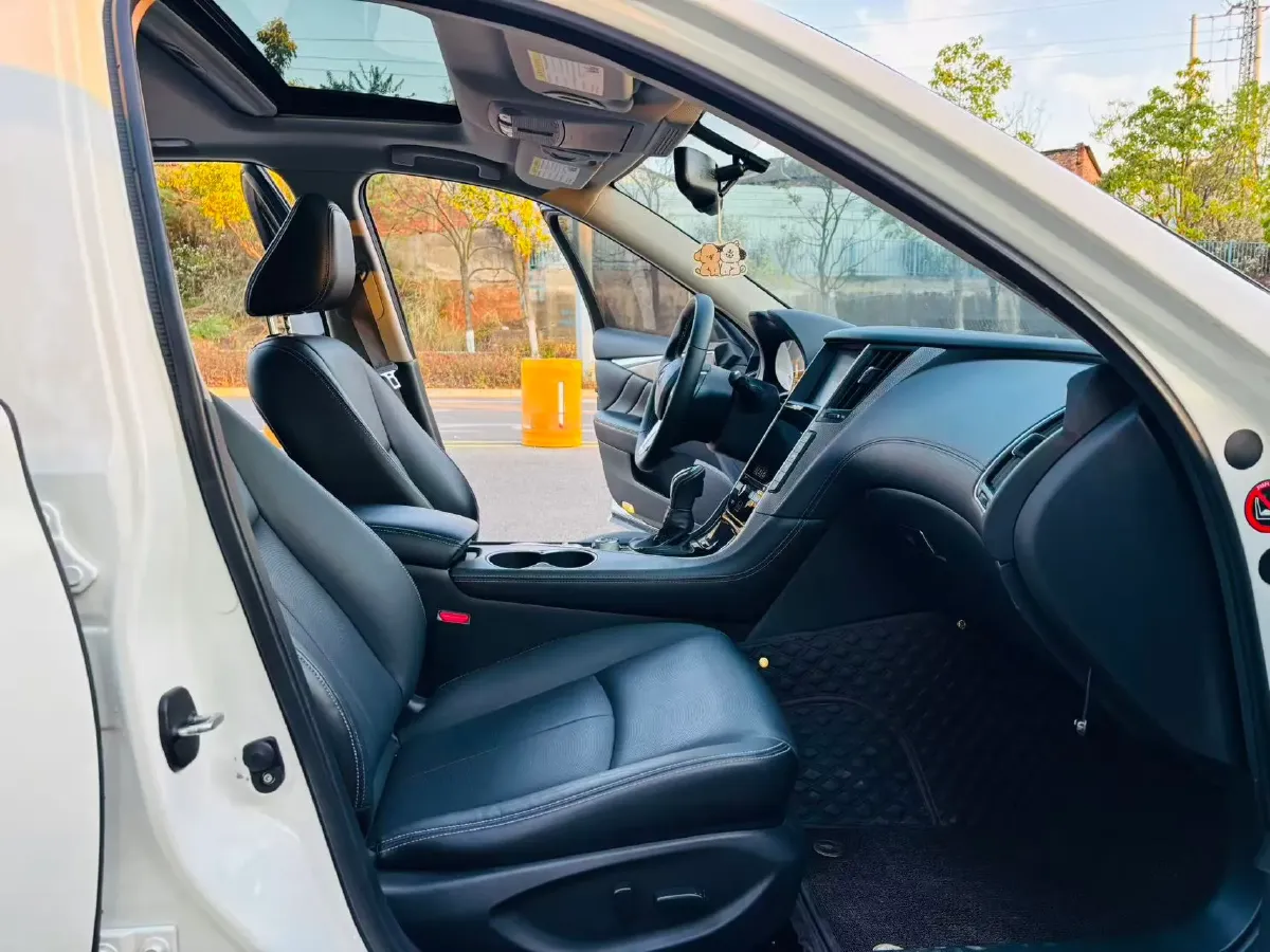 2018 Jeep Grand Commander 2.0T 265HP L4 9AT,autocango,china used car exporter,china ev exporter,chinese used car exporter,chinese used ev exporter