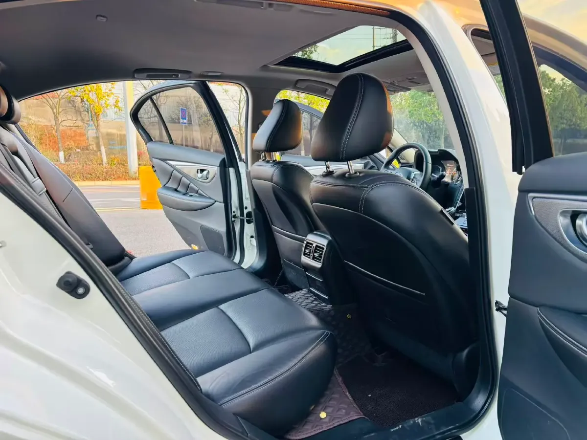 2018 Jeep Grand Commander 2.0T 265HP L4 9AT,autocango,china used car exporter,china ev exporter,chinese used car exporter,chinese used ev exporter