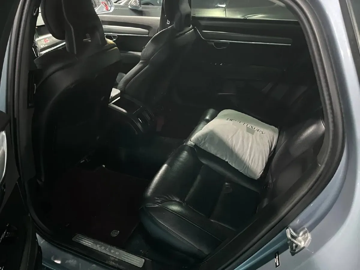 2017 Volvo S90 2.0T 190HP L4 8AT,autocango,china used car exporter,china ev exporter,chinese used car exporter,chinese used ev exporter