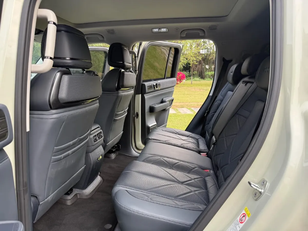 2023 FangChengBao Bao 5 1.5T 194HP L4 E-CVT PHEV 31.8KWH,autocango,china used car exporter,china ev exporter,chinese used car exporter,chinese used ev exporter