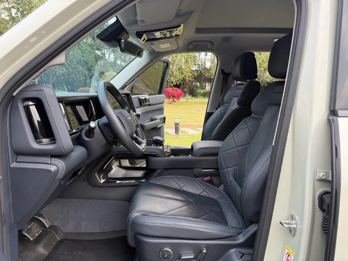 2023 FangChengBao Bao 5 1.5T 194HP L4 E-CVT PHEV 31.8KWH,autocango,china used car exporter,china ev exporter,chinese used car exporter,chinese used ev exporter