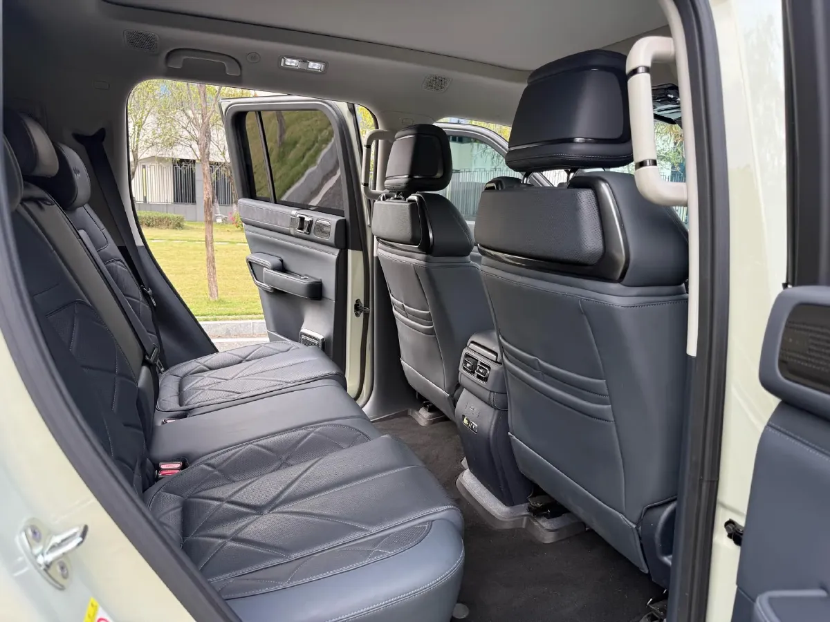 2023 FangChengBao Bao 5 1.5T 194HP L4 E-CVT PHEV 31.8KWH,autocango,china used car exporter,china ev exporter,chinese used car exporter,chinese used ev exporter