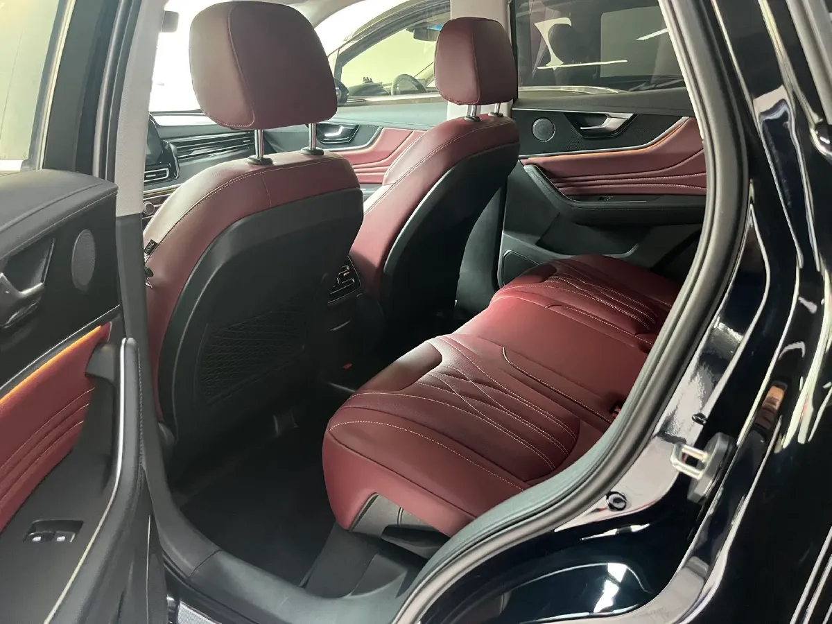 2025 HongQi HS5 2.0T 252HP L4 8AT,autocango,china used car exporter,china ev exporter,chinese used car exporter,chinese used ev exporter