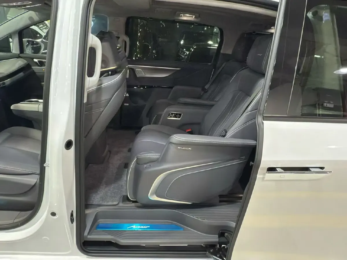 2025 Buick GL8 2.0T 237HP L4 9AT,autocango,china used car exporter,china ev exporter,chinese used car exporter,chinese used ev exporter