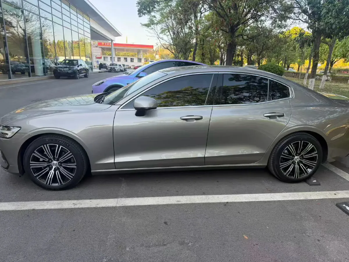 2021 Volvo S60 2.0T 190HP L4 8AT,autocango,china used car exporter,china ev exporter,chinese used car exporter,chinese used ev exporter