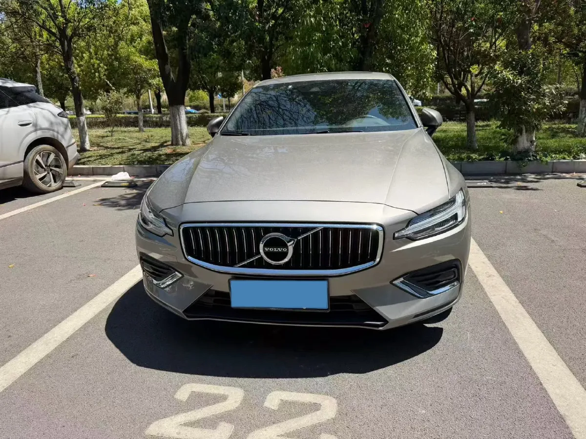 2021 Volvo S60 2.0T 190HP L4 8AT,autocango,china used car exporter,china ev exporter,chinese used car exporter,chinese used ev exporter