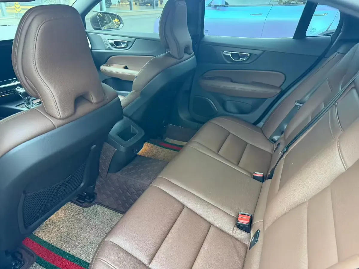 2021 Volvo S60 2.0T 190HP L4 8AT,autocango,china used car exporter,china ev exporter,chinese used car exporter,chinese used ev exporter