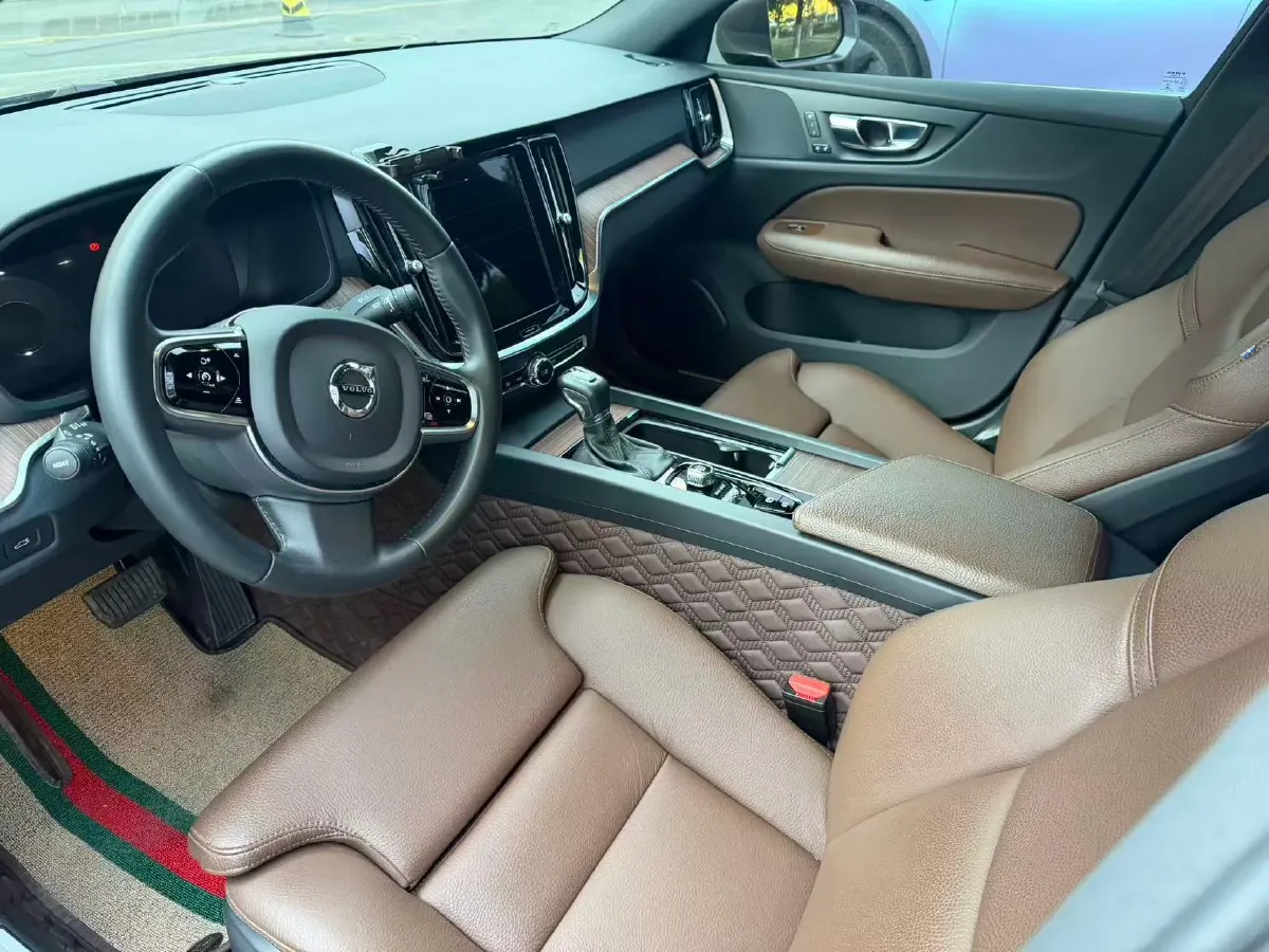 2021 Volvo S60 2.0T 190HP L4 8AT,autocango,china used car exporter,china ev exporter,chinese used car exporter,chinese used ev exporter