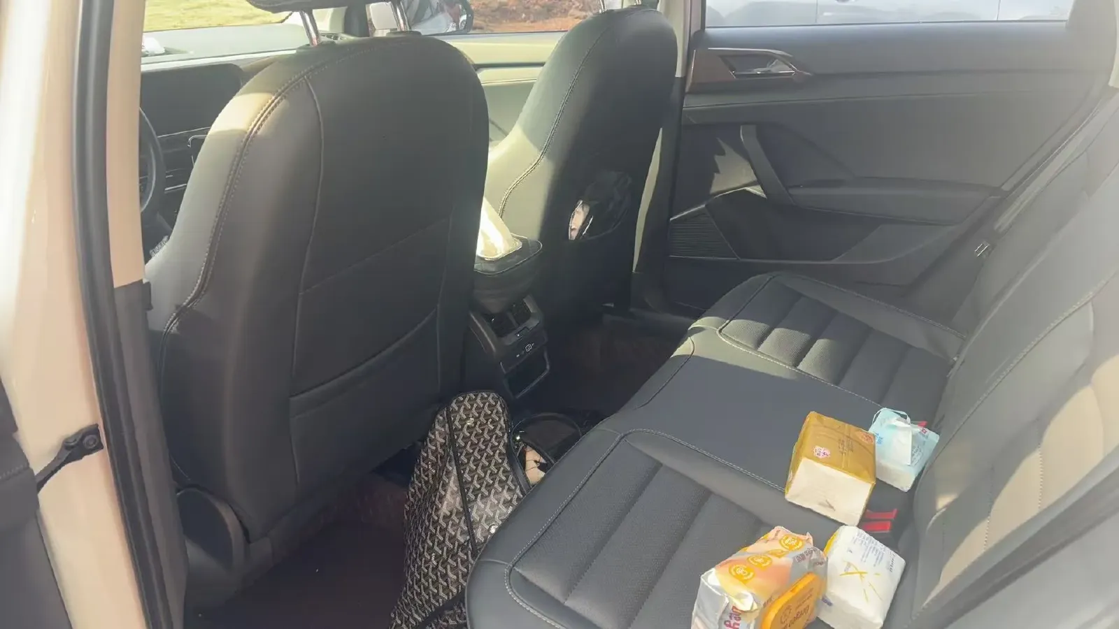 2022 Volkswagen Tharu 2.0T 186HP L4 7DCT,autocango,china used car exporter,china ev exporter,chinese used car exporter,chinese used ev exporter