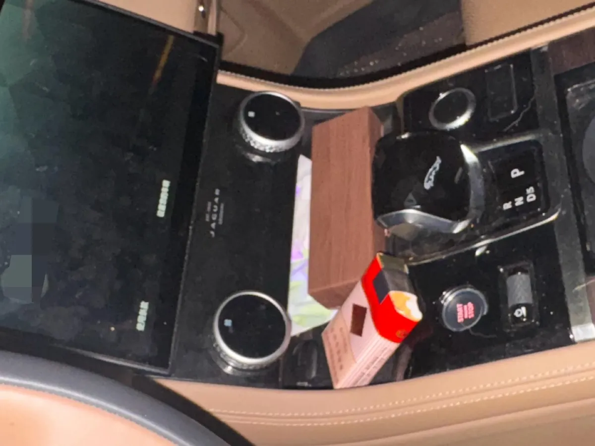 2024 Jaguar XFL 2.0T 250HP L4 8AT,autocango,china used car exporter,china ev exporter,chinese used car exporter,chinese used ev exporter