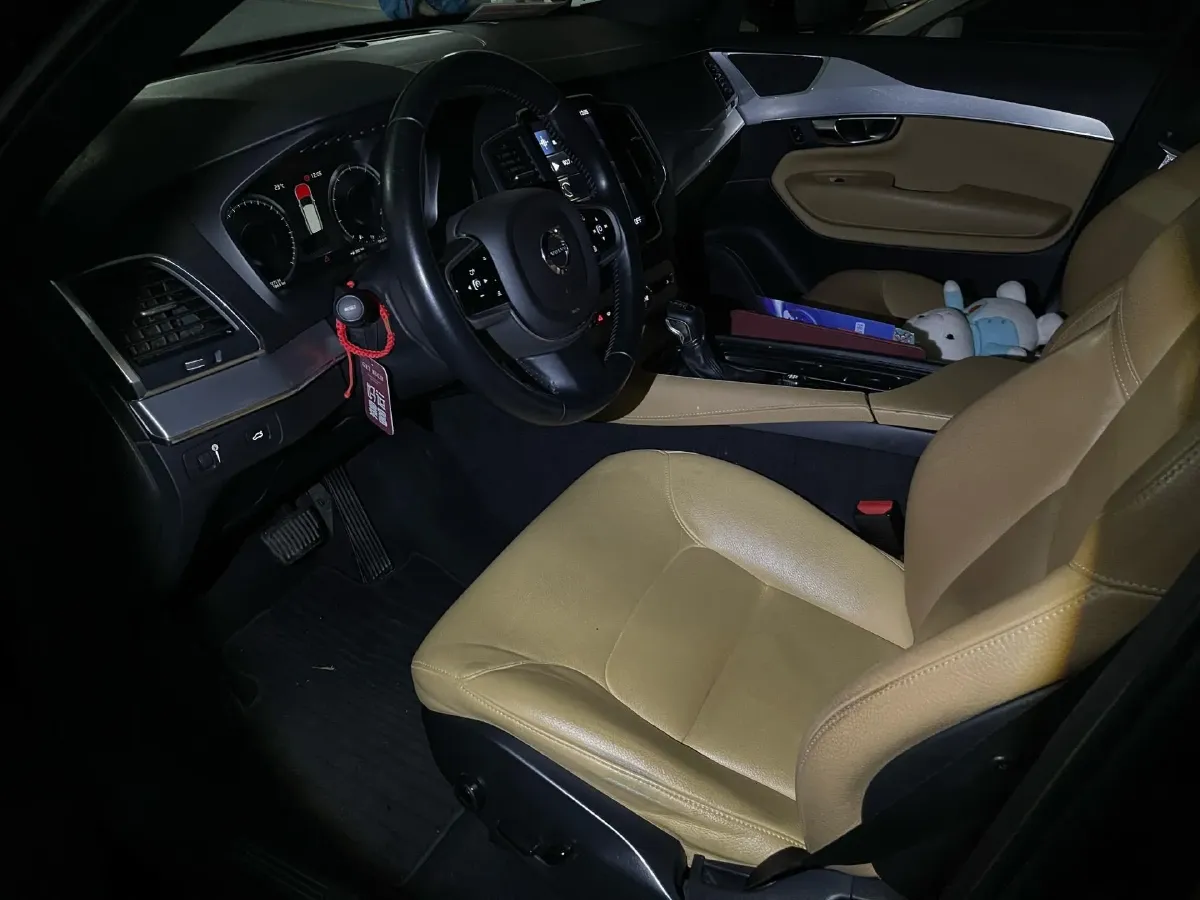 2019 Volvo XC90 2.0T 254HP L4 8AT,autocango,china used car exporter,china ev exporter,chinese used car exporter,chinese used ev exporter