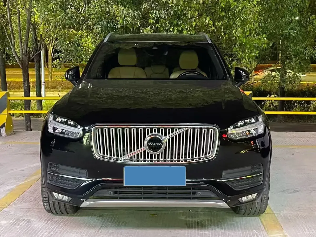 2019 Volvo XC90 2.0T 254HP L4 8AT,autocango,china used car exporter,china ev exporter,chinese used car exporter,chinese used ev exporter