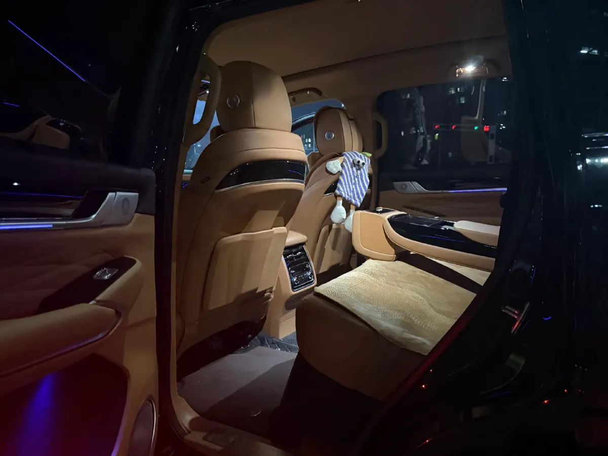 2024 Tank 500 2.0T 252HP L4 9AT PHEV 37.1/36.7KWH,autocango,china used car exporter,china ev exporter,chinese used car exporter,chinese used ev exporter