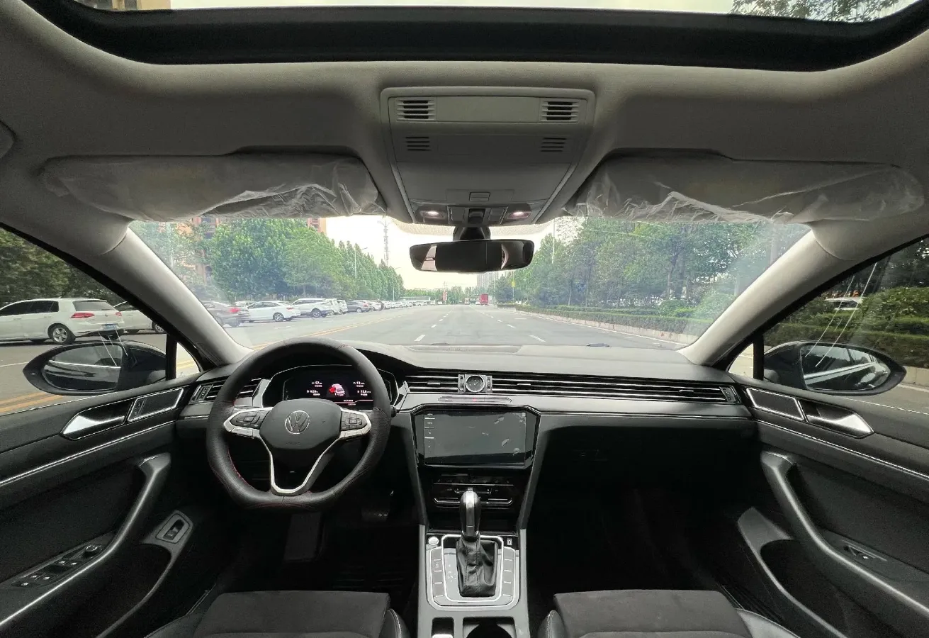 2021 Volkswagen Magotan 2.0T 186HP L4 7DCT,autocango,china used car exporter,china ev exporter,chinese used car exporter,chinese used ev exporter