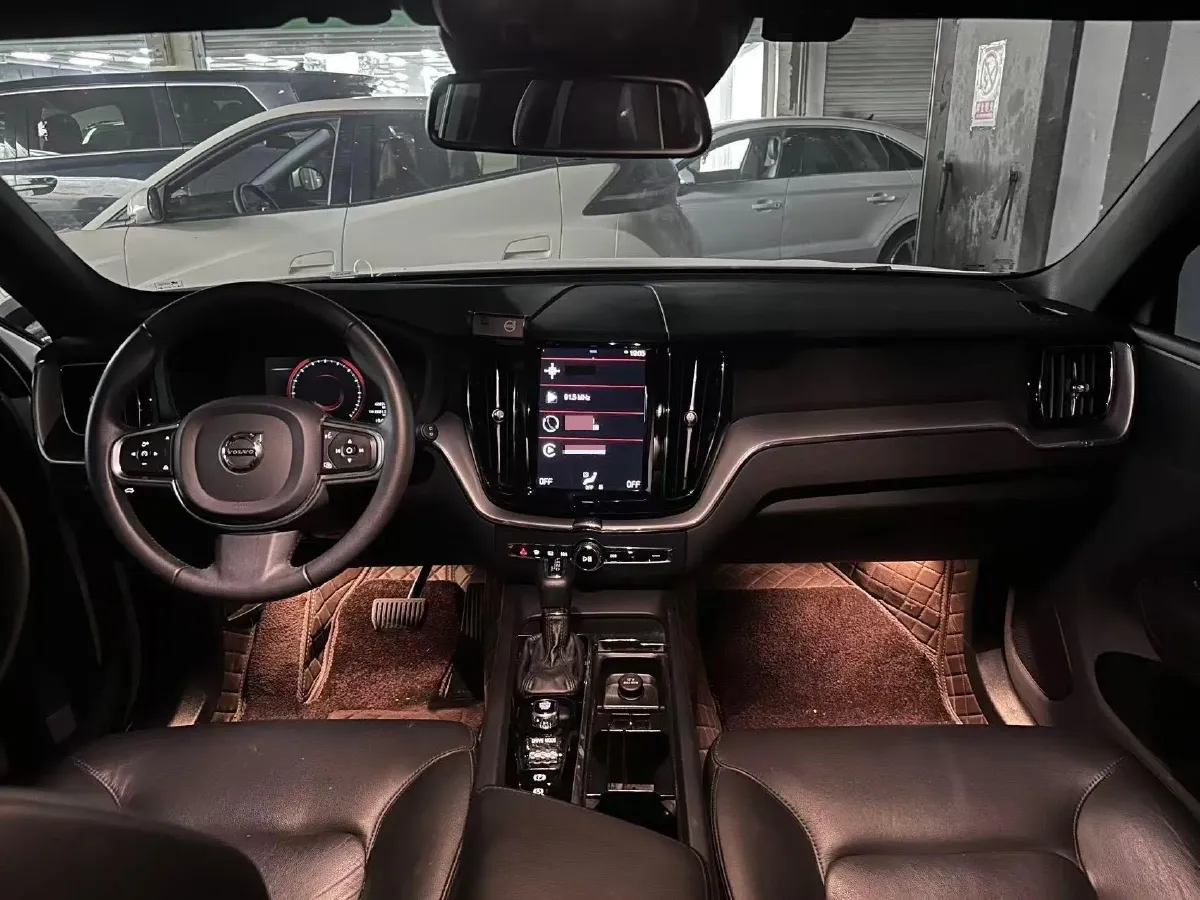 2021 Volvo XC60 2.0T 250HP L4 8AT,autocango,china used car exporter,china ev exporter,chinese used car exporter,chinese used ev exporter