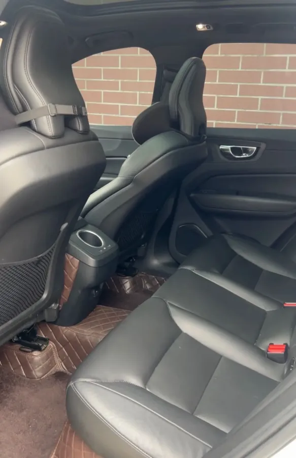 2021 Volvo XC60 2.0T 250HP L4 8AT,autocango,china used car exporter,china ev exporter,chinese used car exporter,chinese used ev exporter