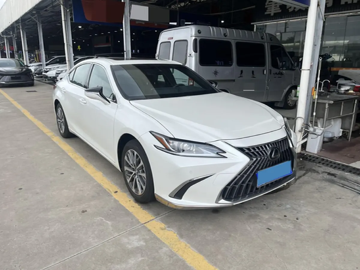 2024 Lexus ES 2.0L 173HP L4 CVT,autocango,china used car exporter,china ev exporter,chinese used car exporter,chinese used ev exporter