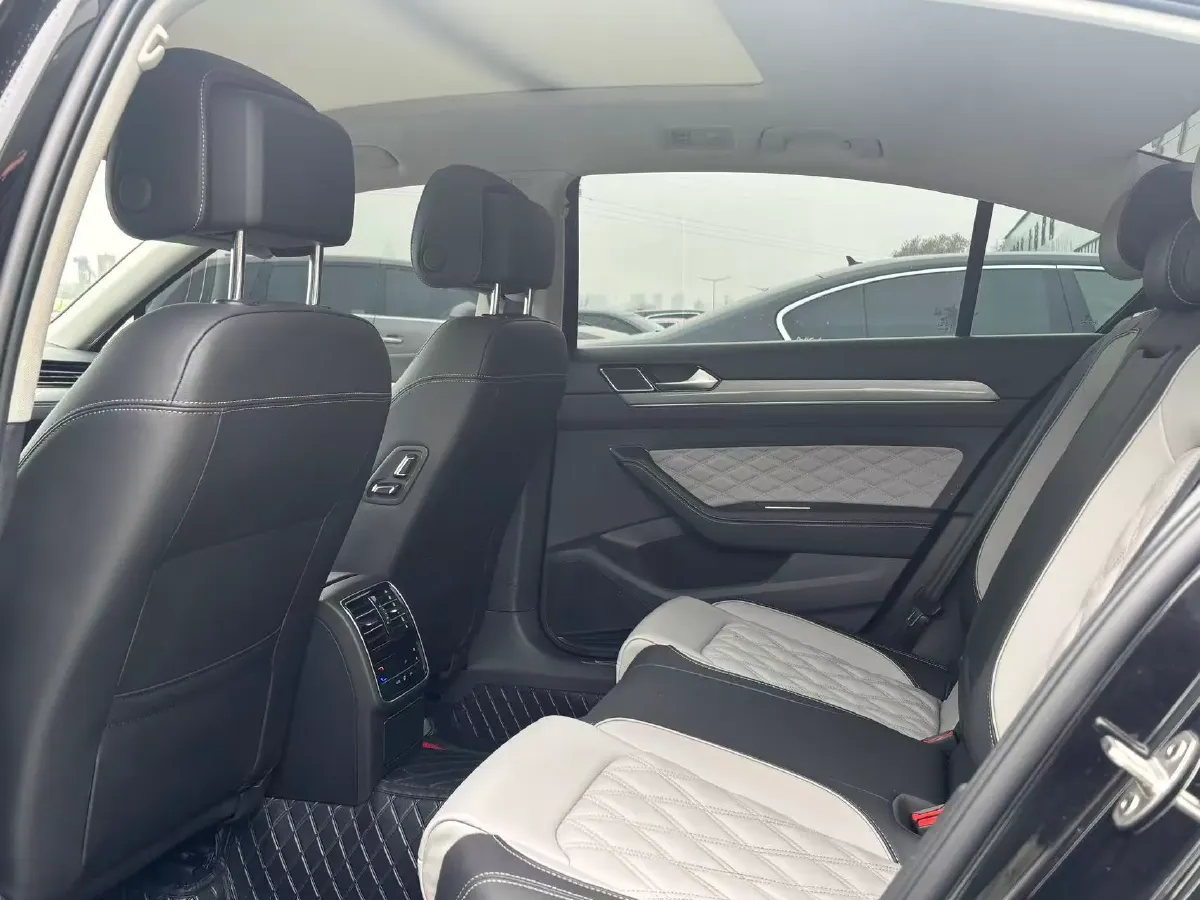 2023 Volkswagen Magotan 2.0T 186HP L4 7DCT,autocango,china used car exporter,china ev exporter,chinese used car exporter,chinese used ev exporter