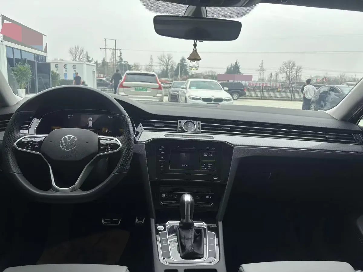 2023 Volkswagen Magotan 2.0T 186HP L4 7DCT,autocango,china used car exporter,china ev exporter,chinese used car exporter,chinese used ev exporter