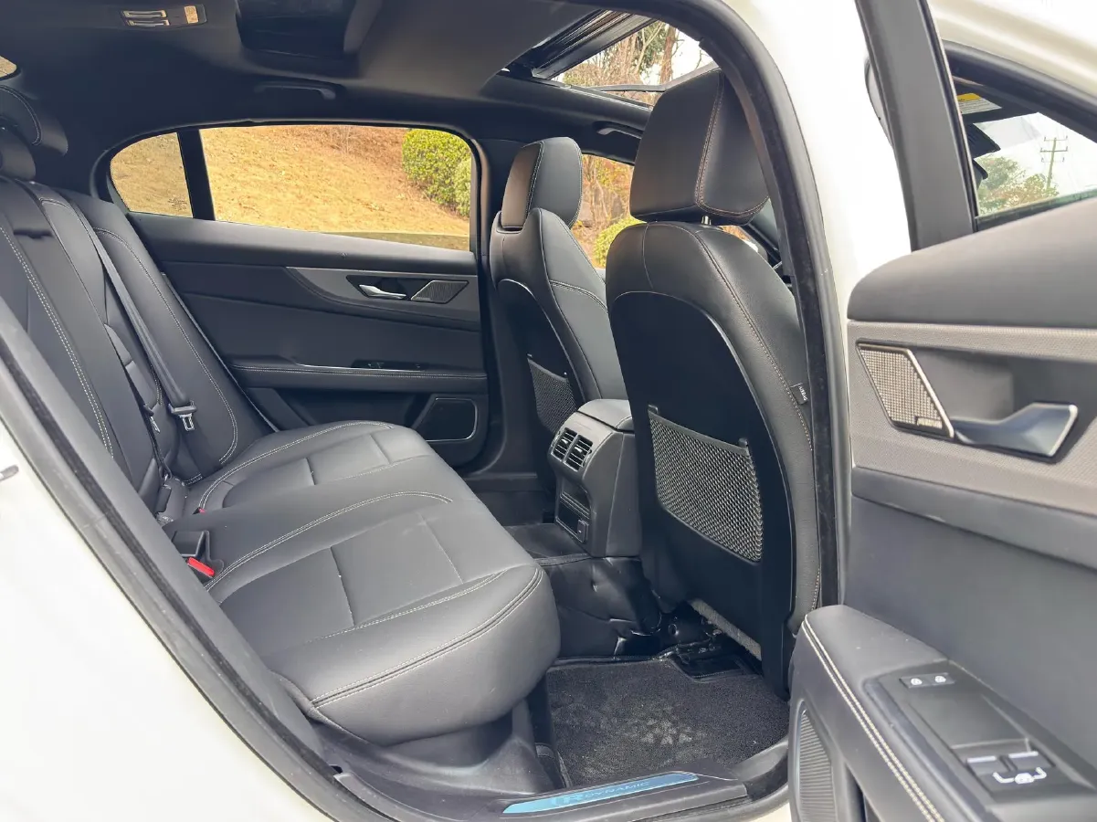 2024 Jaguar XEL 2.0T 250HP L4 8AT,autocango,china used car exporter,china ev exporter,chinese used car exporter,chinese used ev exporter