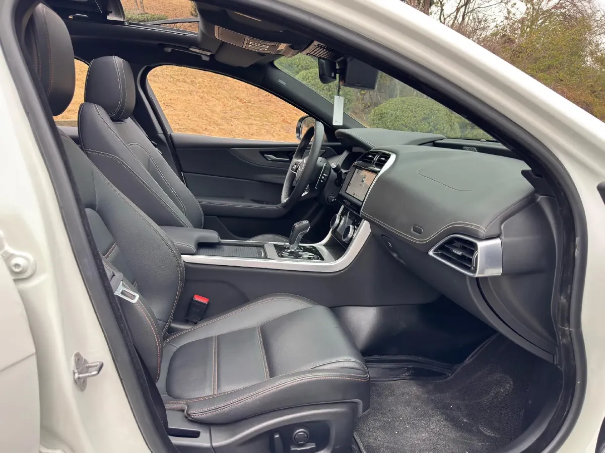 2024 Jaguar XEL 2.0T 250HP L4 8AT,autocango,china used car exporter,china ev exporter,chinese used car exporter,chinese used ev exporter