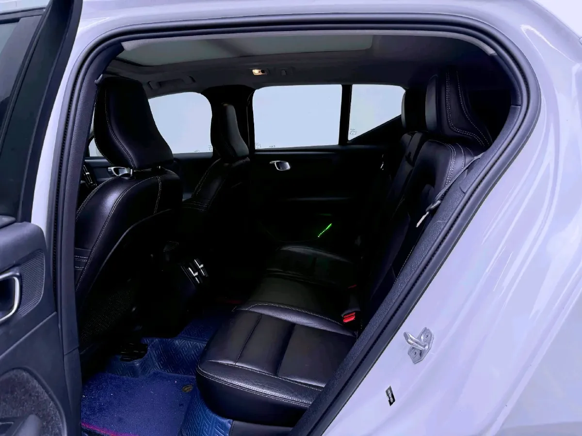 2020 Volvo XC40 1.5T 163HP L3 8AT,autocango,china used car exporter,china ev exporter,chinese used car exporter,chinese used ev exporter