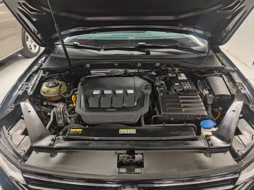 2020 Volkswagen Magotan 2.0T 186HP L4 7DCT,autocango,china used car exporter,china ev exporter,chinese used car exporter,chinese used ev exporter