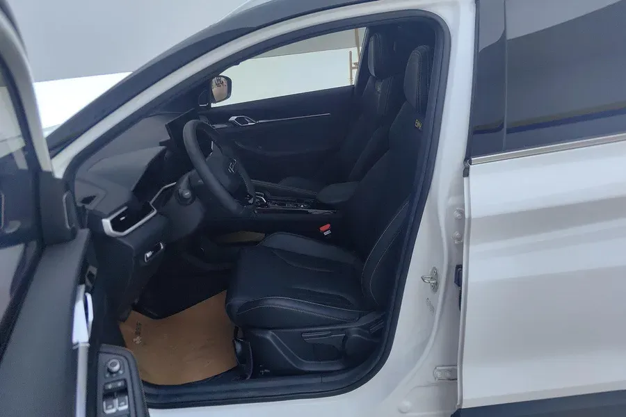 2025 Geely Coolray 1.5T 181HP L4 7DCT,autocango,china used car exporter,china ev exporter,chinese used car exporter,chinese used ev exporter