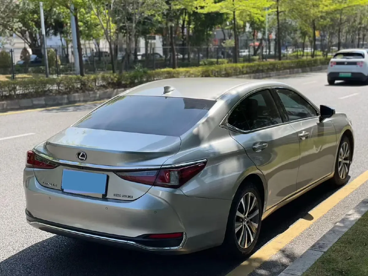 2022 Lexus ES 2.0L 173HP L4 CVT,autocango,china used car exporter,china ev exporter,chinese used car exporter,chinese used ev exporter