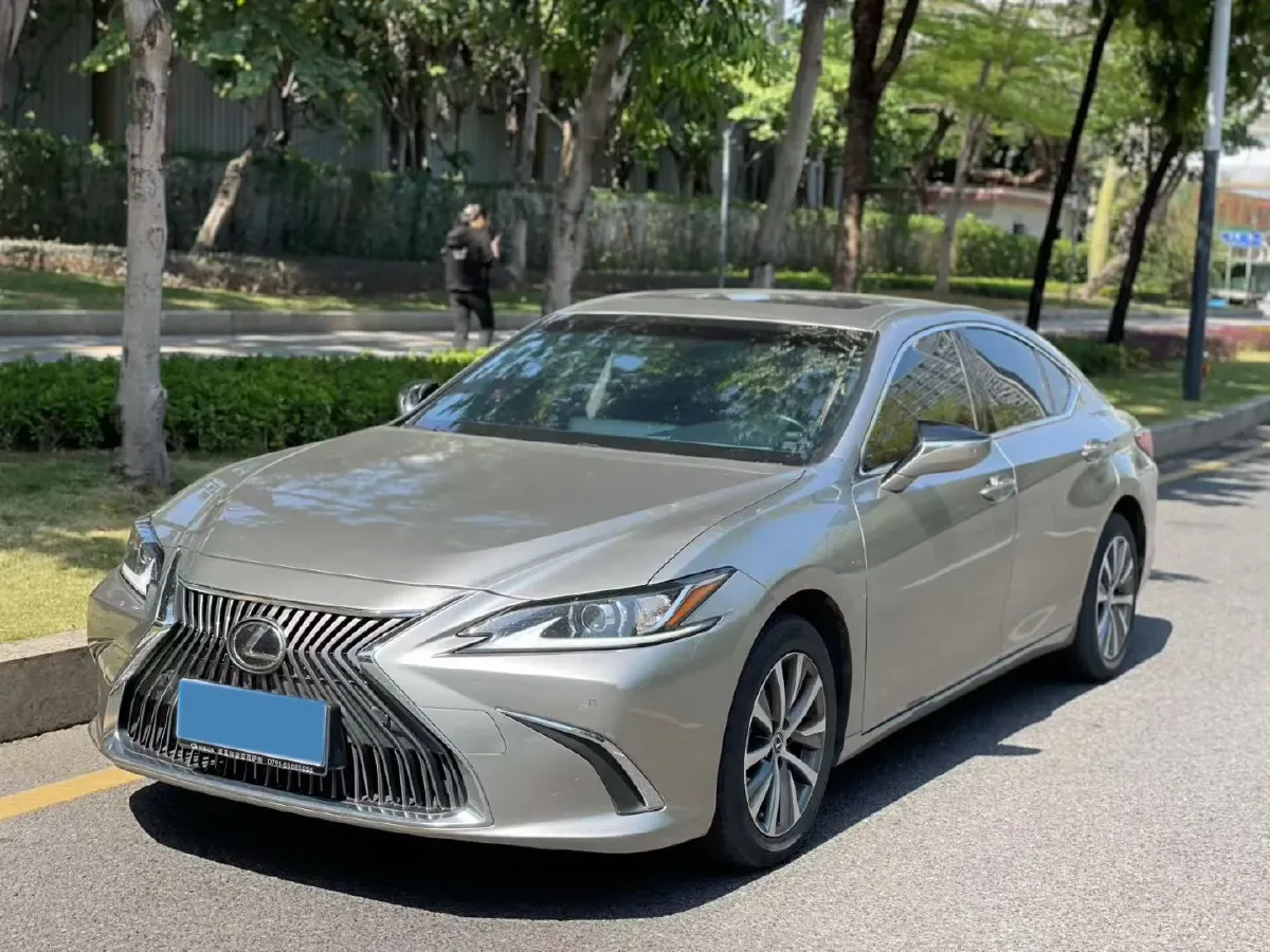 2022 Lexus ES 2.0L 173HP L4 CVT,autocango,china used car exporter,china ev exporter,chinese used car exporter,chinese used ev exporter