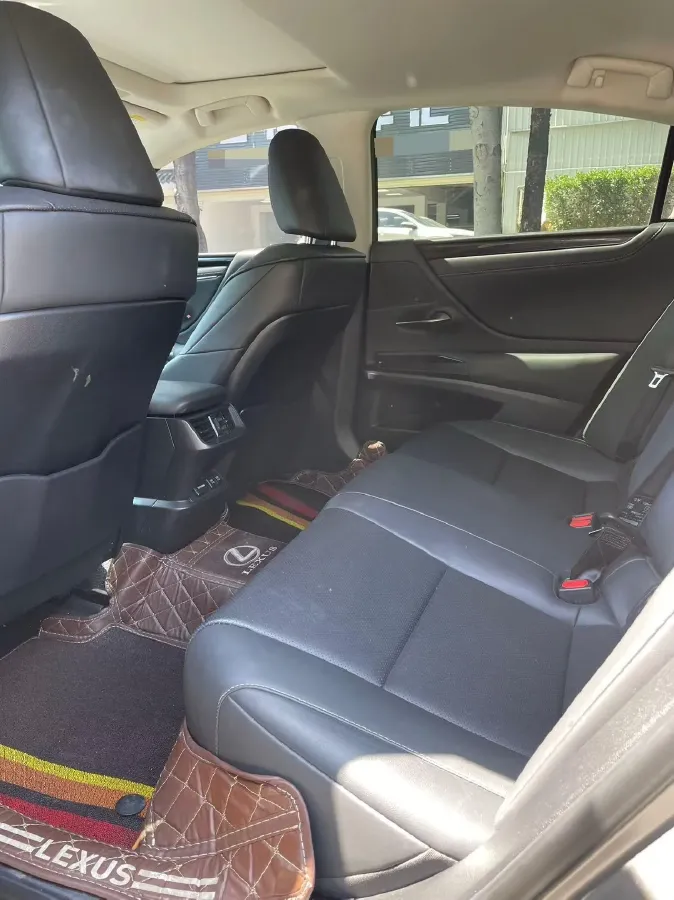 2022 Lexus ES 2.0L 173HP L4 CVT,autocango,china used car exporter,china ev exporter,chinese used car exporter,chinese used ev exporter