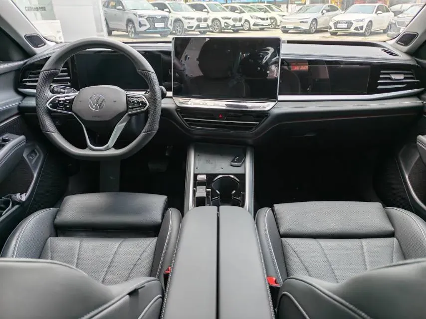 2025 Volkswagen Passat 2.0T 220HP L4 7DCT,autocango,china used car exporter,china ev exporter,chinese used car exporter,chinese used ev exporter