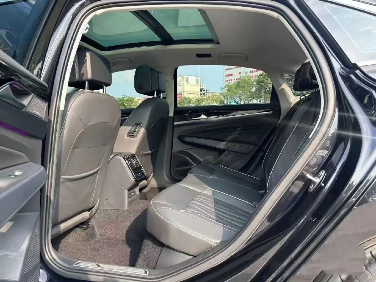 2023 Volkswagen Passat 2.0T 186HP L4 7DCT,autocango,china used car exporter,china ev exporter,chinese used car exporter,chinese used ev exporter