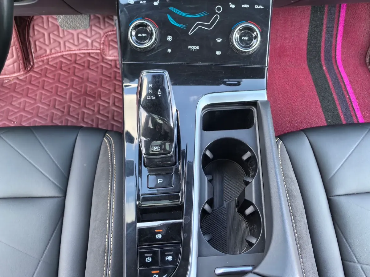 2022 Bestune B70S 2.0T 224HP L4 6AT,autocango,china used car exporter,china ev exporter,chinese used car exporter,chinese used ev exporter